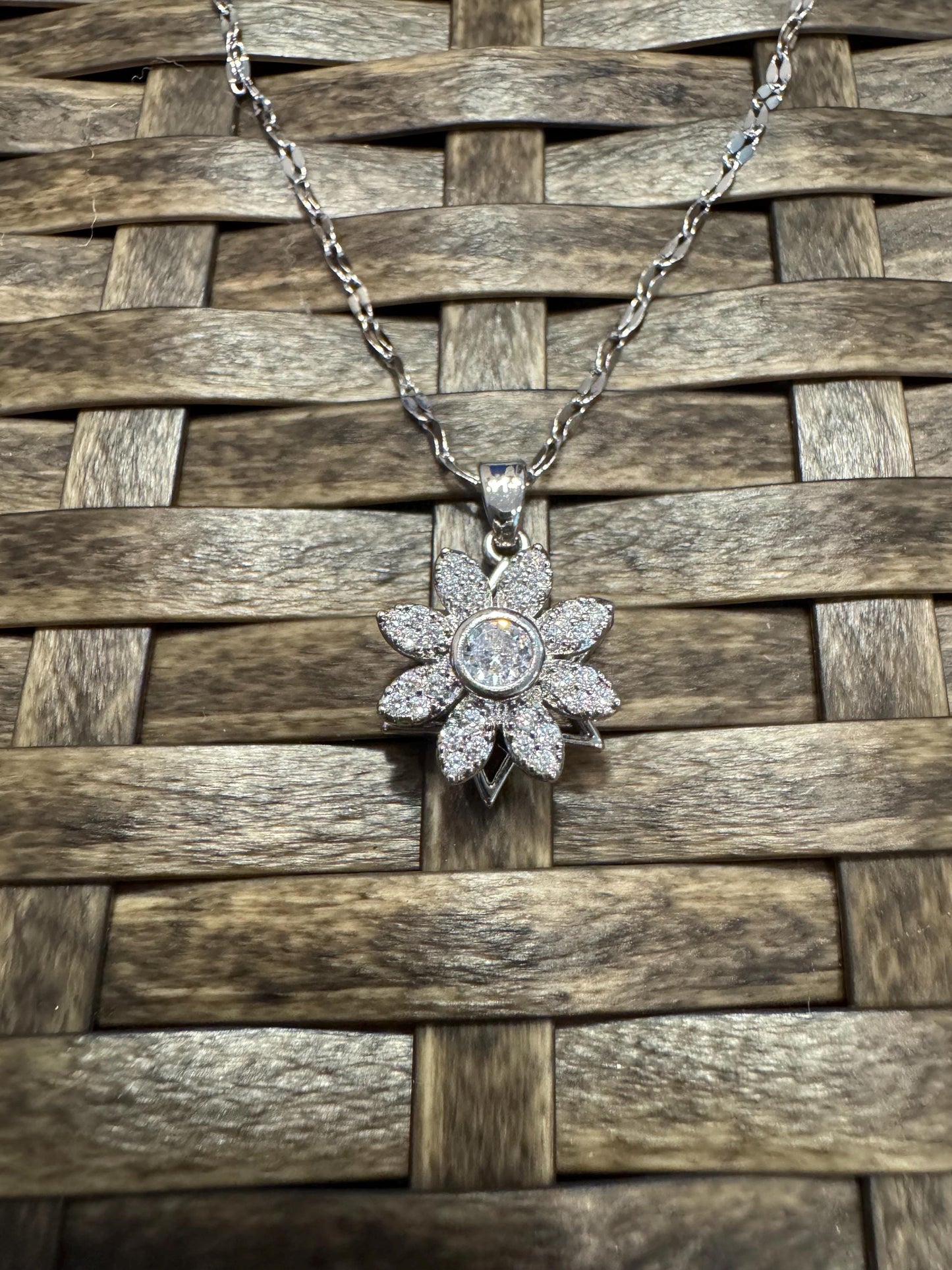Silver Spinning Avens Bloom Necklace with Cubic Zirconia – Anxiety Relief Jewelry