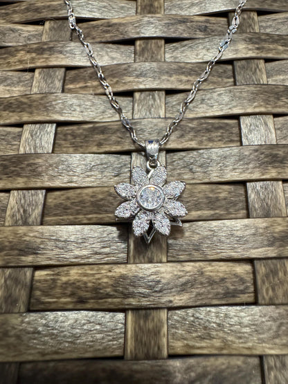 Silver Spinning Avens Bloom Necklace with Cubic Zirconia – Anxiety Relief Jewelry