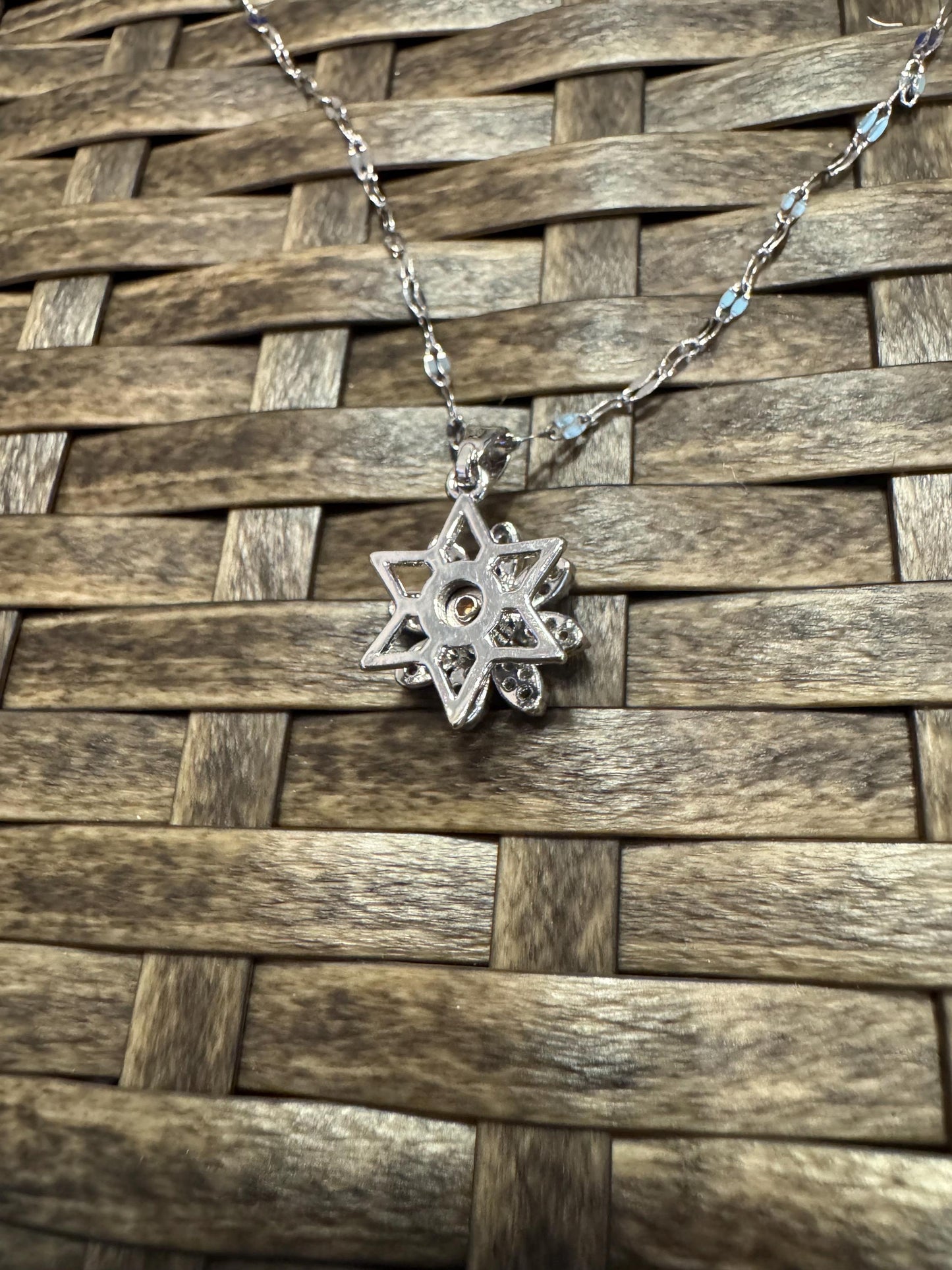 Silver Spinning Avens Bloom Necklace with Cubic Zirconia – Anxiety Relief Jewelry