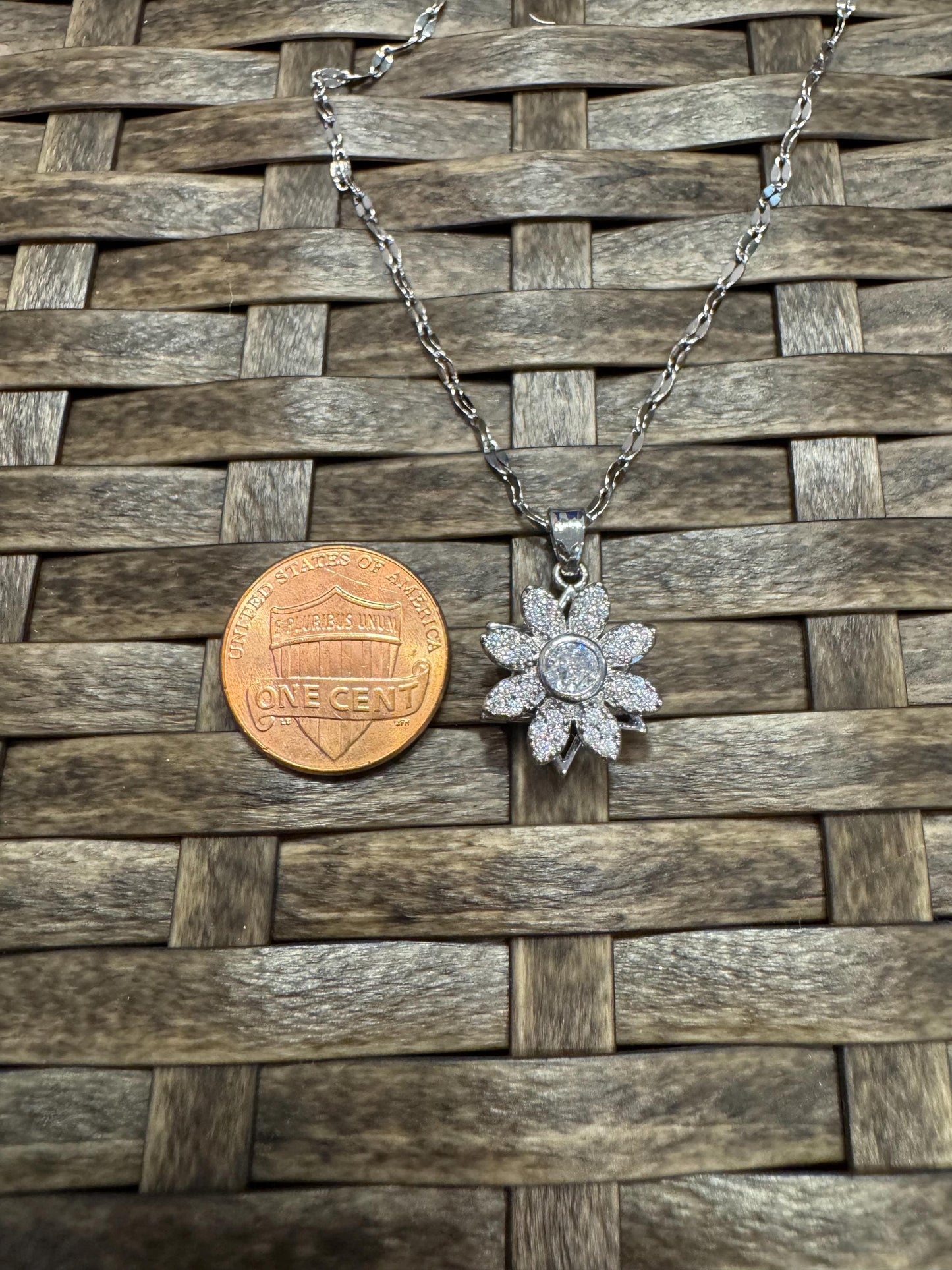 Silver Spinning Avens Bloom Necklace with Cubic Zirconia – Anxiety Relief Jewelry
