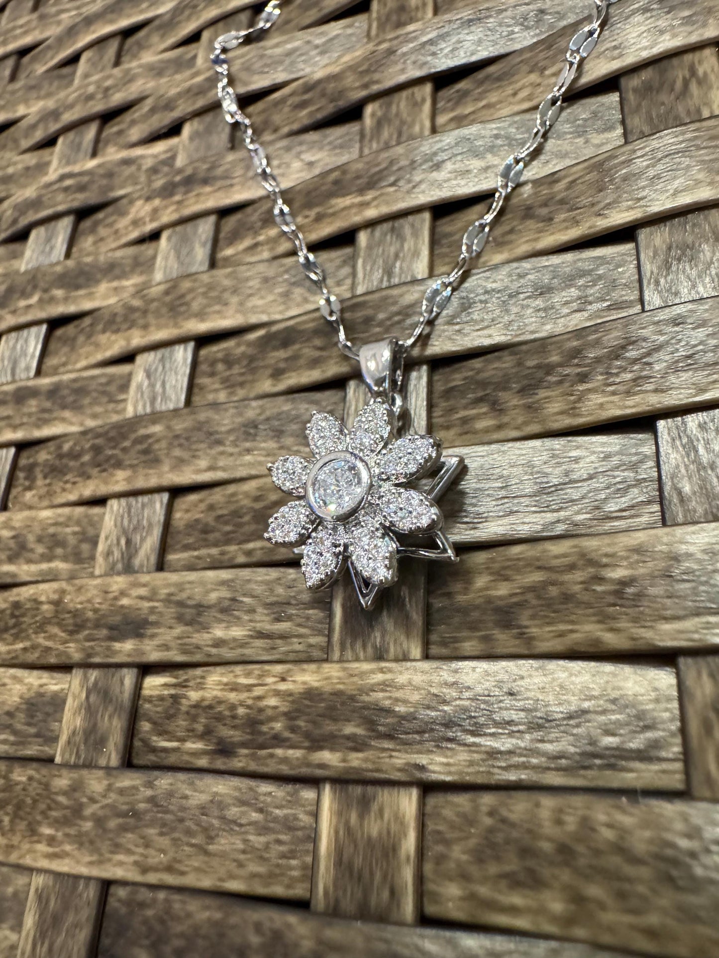 Silver Spinning Avens Bloom Necklace with Cubic Zirconia – Anxiety Relief Jewelry